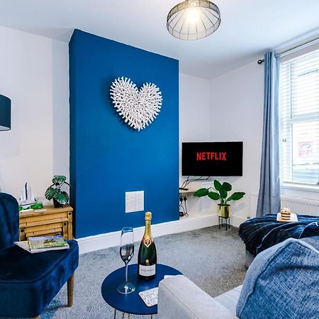 Spacious 2-Bed City-Centre Cottage In Chester By 53 Degrees Property - Ideal For Groups & Couples - Sleeps 6 エクステリア 写真