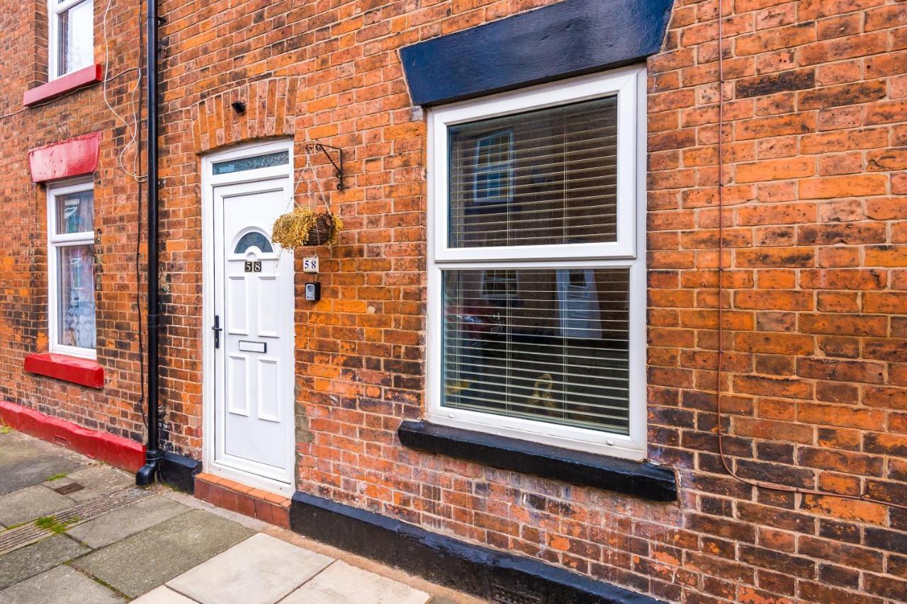 Spacious 2-Bed City-Centre Cottage In Chester By 53 Degrees Property - Ideal For Groups & Couples - Sleeps 6 エクステリア 写真