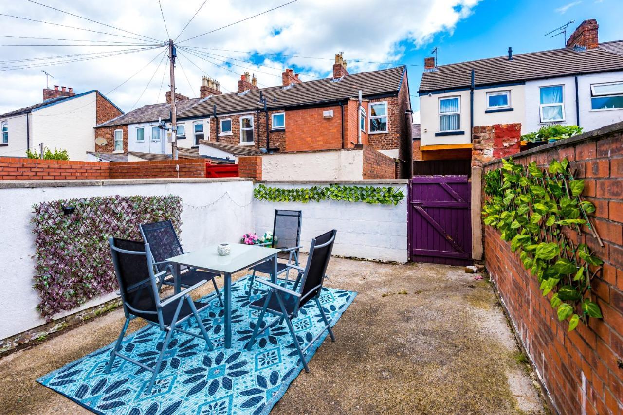 Spacious 2-Bed City-Centre Cottage In Chester By 53 Degrees Property - Ideal For Groups & Couples - Sleeps 6 エクステリア 写真